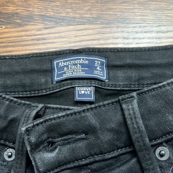 Abercrombie Curve Love High Waisted Black Skinny Jean - Picture 3 of 3